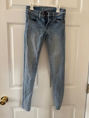 American Eagle Outfitters Women’s Light Wash Skinny Jeans
